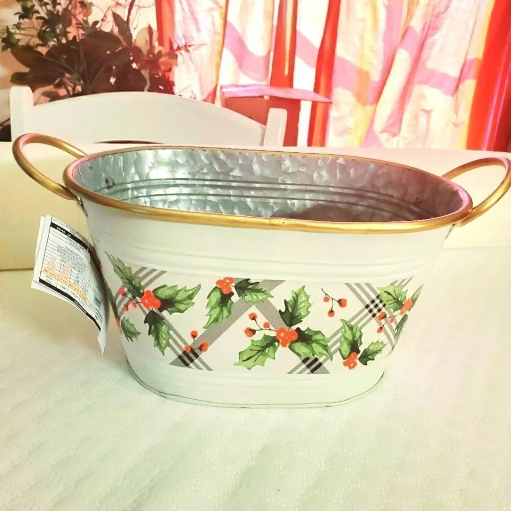 Ashland White Christmas Galvanized Tub